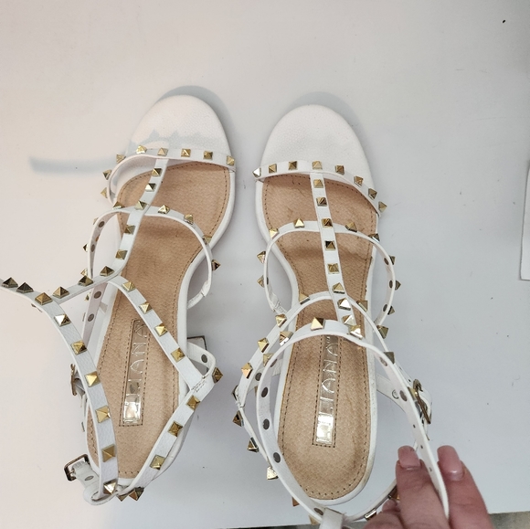 White strappy sandals w/ gold studs 7.5 - Picture 3 of 4